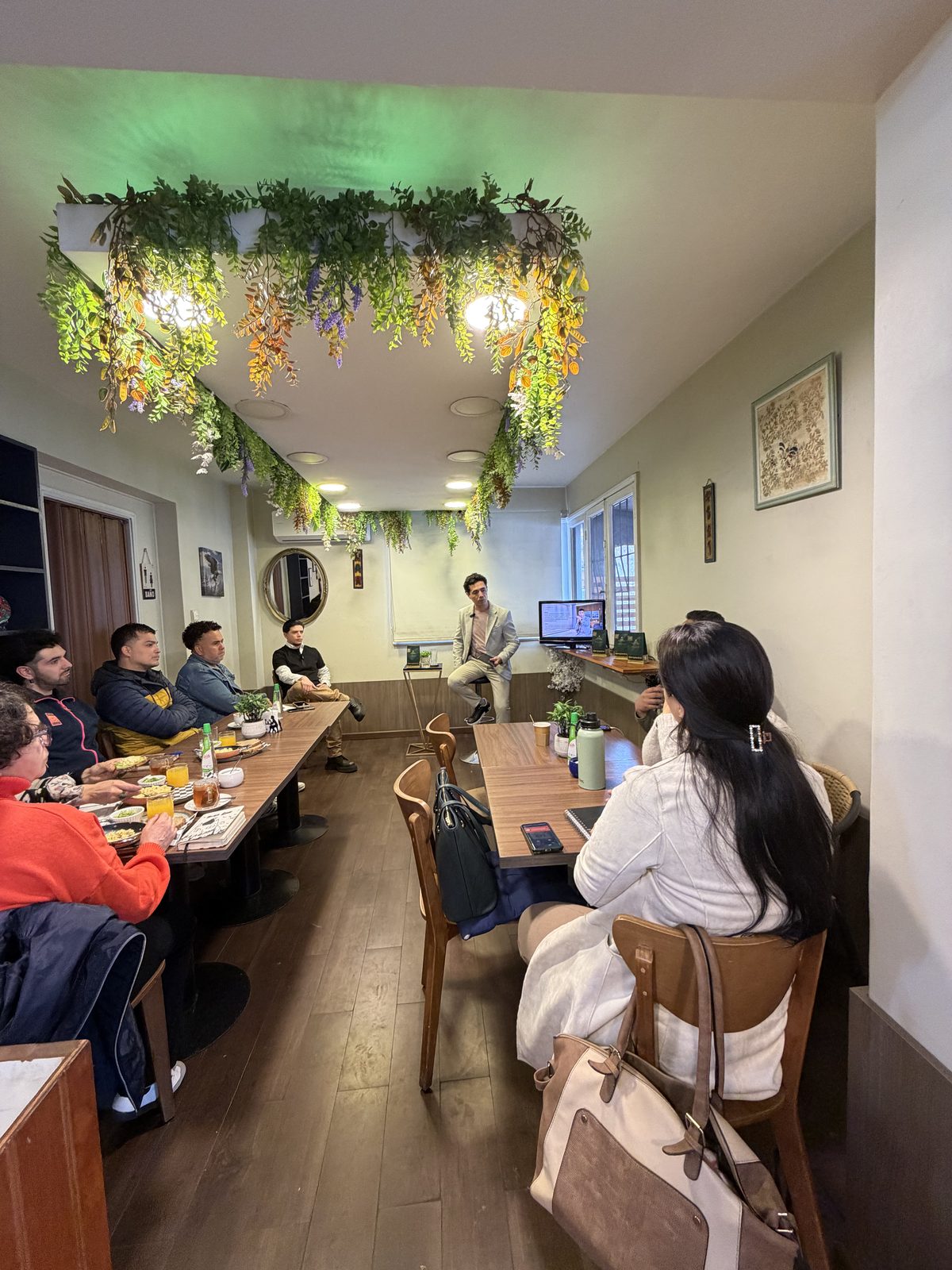 Oscar Riguer en la charla sobre cómo abrir una cafetería